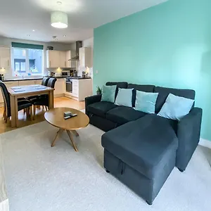 beautiful-contemporary-3-bedroom-apartment.tophotelsbath.com/