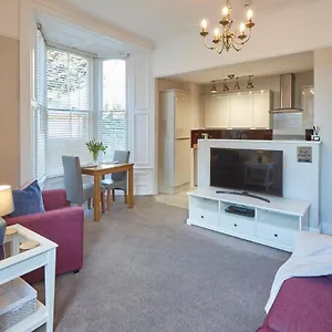 Host & - Sandpiper Apartment