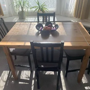 Scoresby's - 2-bedroom With Parking Apartment